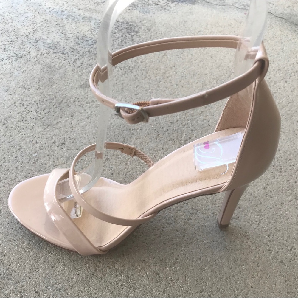 Last 1! Delicious patent nude 4” ankle strap HEEL - Picture 3 of 4
